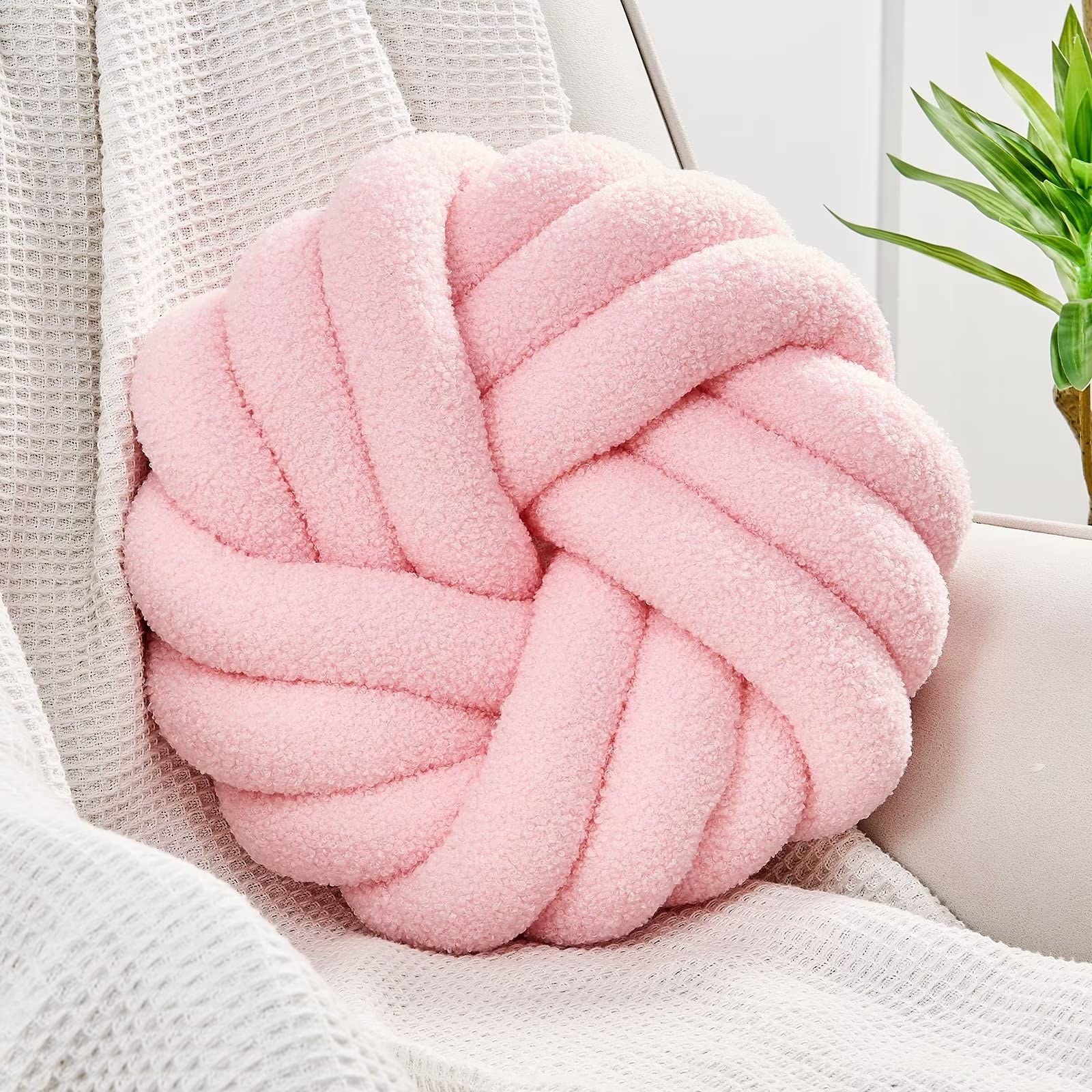 Uvvyui Knot Decorative Throw Pillow
